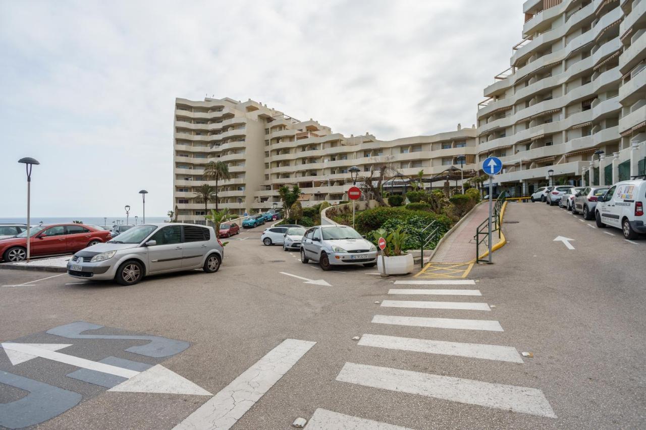 Seaview Beachfront Studio With Aqua Park & Balcony Benalmádena Habitación foto